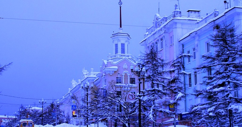 Очистка кровли от снега, наледи и сосулек в Хабаровске